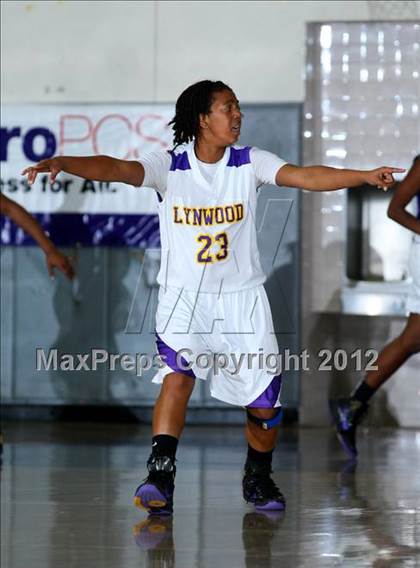 Thumbnail 1 in Lynwood vs. Foothill (CIF D2 SoCal Regional Playoffs) photogallery.