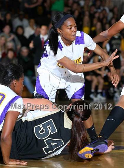 Thumbnail 1 in Lynwood vs. Foothill (CIF D2 SoCal Regional Playoffs) photogallery.