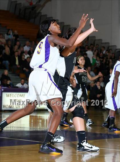 Thumbnail 2 in Lynwood vs. Foothill (CIF D2 SoCal Regional Playoffs) photogallery.