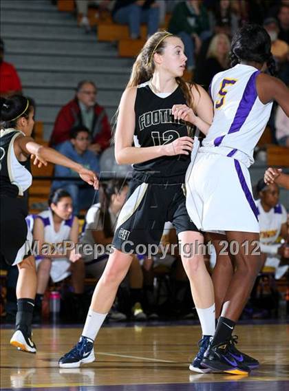 Thumbnail 1 in Lynwood vs. Foothill (CIF D2 SoCal Regional Playoffs) photogallery.
