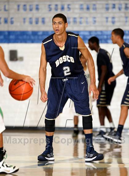 Thumbnail 3 in St. John Bosco vs. Eagle Rock (Blue Pride Classic) photogallery.