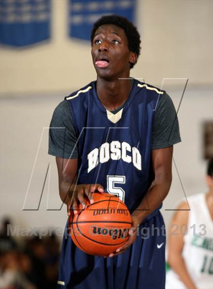 Thumbnail 3 in St. John Bosco vs. Eagle Rock (Blue Pride Classic) photogallery.
