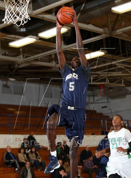 Thumbnail 1 in St. John Bosco vs. Eagle Rock (Blue Pride Classic) photogallery.