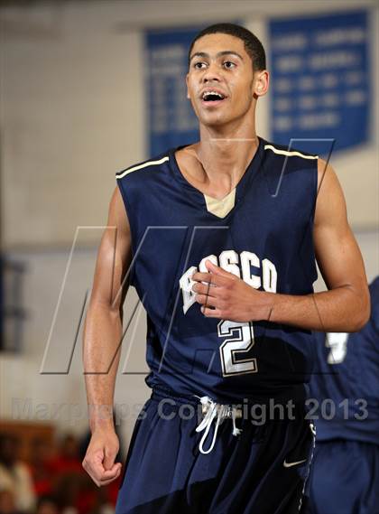 Thumbnail 2 in St. John Bosco vs. Eagle Rock (Blue Pride Classic) photogallery.