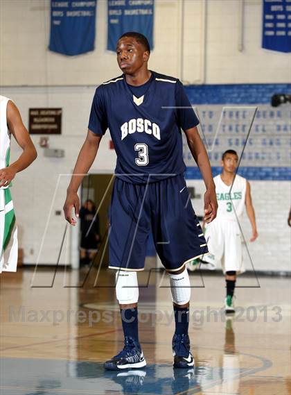 Thumbnail 3 in St. John Bosco vs. Eagle Rock (Blue Pride Classic) photogallery.