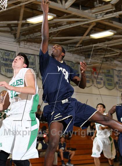 Thumbnail 3 in St. John Bosco vs. Eagle Rock (Blue Pride Classic) photogallery.