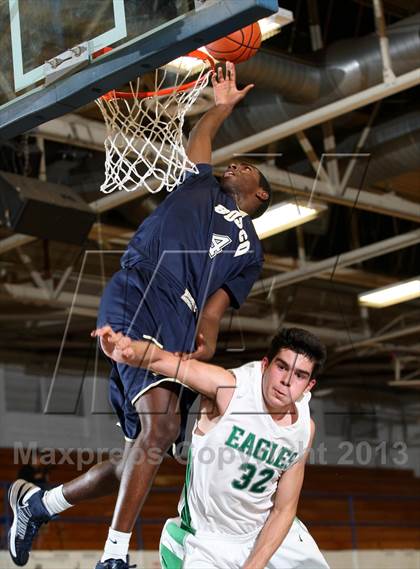 Thumbnail 3 in St. John Bosco vs. Eagle Rock (Blue Pride Classic) photogallery.