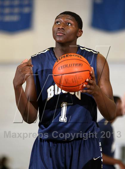 Thumbnail 3 in St. John Bosco vs. Eagle Rock (Blue Pride Classic) photogallery.
