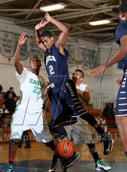 Thumbnail 2 in St. John Bosco vs. Eagle Rock (Blue Pride Classic) photogallery.
