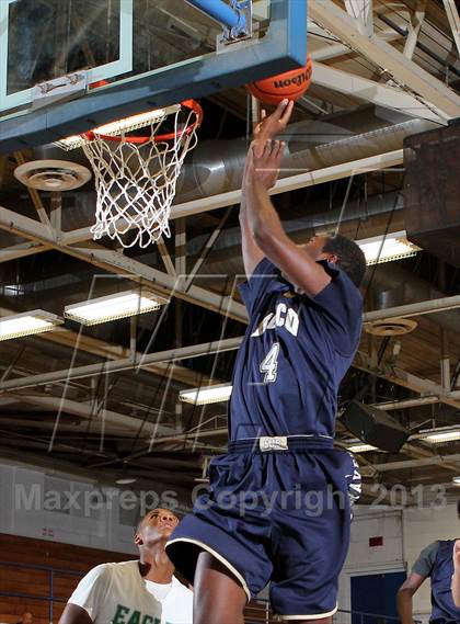 Thumbnail 3 in St. John Bosco vs. Eagle Rock (Blue Pride Classic) photogallery.