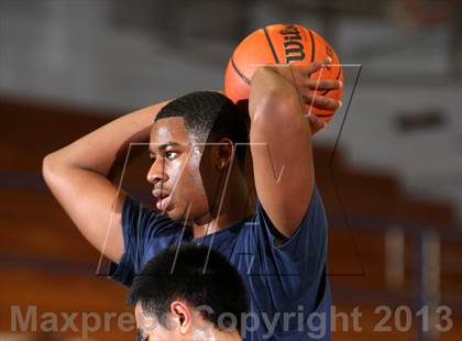 Thumbnail 3 in St. John Bosco vs. Eagle Rock (Blue Pride Classic) photogallery.