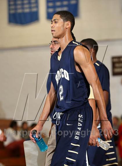 Thumbnail 3 in St. John Bosco vs. Eagle Rock (Blue Pride Classic) photogallery.