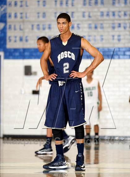 Thumbnail 2 in St. John Bosco vs. Eagle Rock (Blue Pride Classic) photogallery.