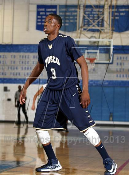 Thumbnail 3 in St. John Bosco vs. Eagle Rock (Blue Pride Classic) photogallery.