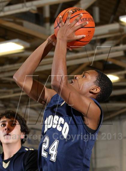 Thumbnail 3 in St. John Bosco vs. Eagle Rock (Blue Pride Classic) photogallery.