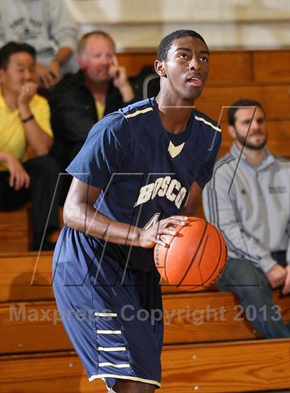 Thumbnail 3 in St. John Bosco vs. Eagle Rock (Blue Pride Classic) photogallery.