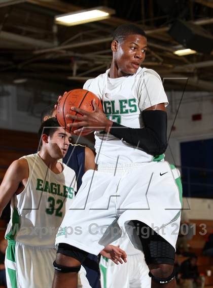 Thumbnail 1 in St. John Bosco vs. Eagle Rock (Blue Pride Classic) photogallery.