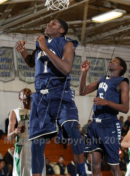 Thumbnail 1 in St. John Bosco vs. Eagle Rock (Blue Pride Classic) photogallery.