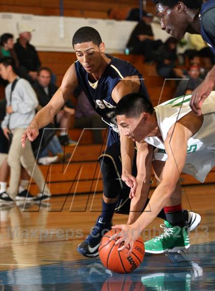 Thumbnail 2 in St. John Bosco vs. Eagle Rock (Blue Pride Classic) photogallery.