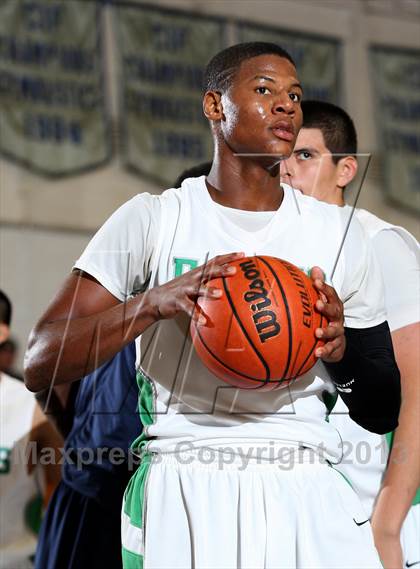 Thumbnail 3 in St. John Bosco vs. Eagle Rock (Blue Pride Classic) photogallery.