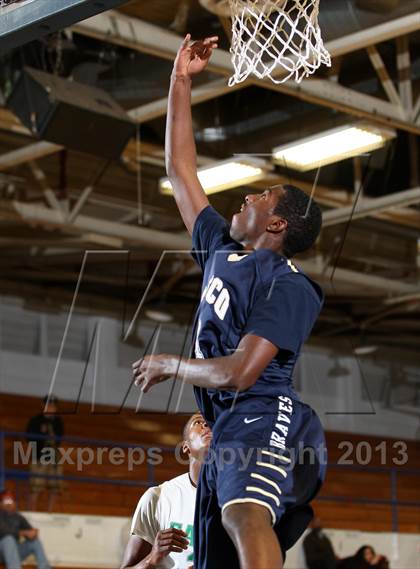 Thumbnail 1 in St. John Bosco vs. Eagle Rock (Blue Pride Classic) photogallery.