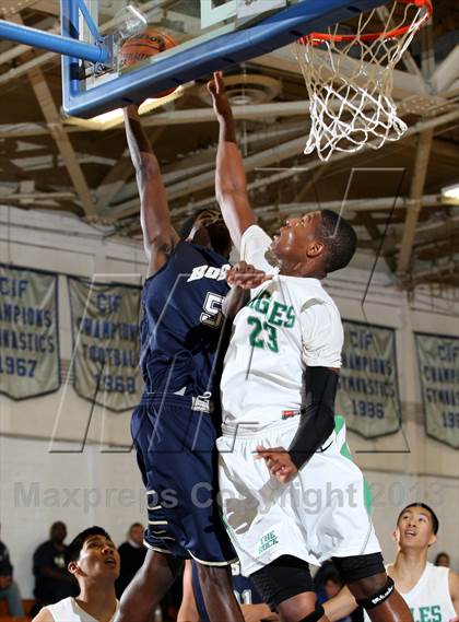 Thumbnail 3 in St. John Bosco vs. Eagle Rock (Blue Pride Classic) photogallery.