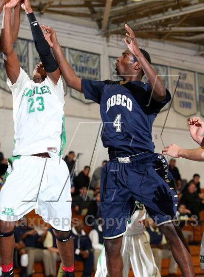 Thumbnail 3 in St. John Bosco vs. Eagle Rock (Blue Pride Classic) photogallery.