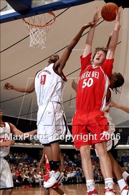 Thumbnail 2 in Westchester vs Mater Dei (Nike Extravaganza) photogallery.