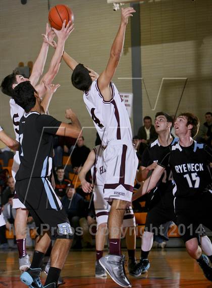 Thumbnail 1 in Harrison vs. Rye Neck (17th annual Mamaroneck Sound Shore Classic) photogallery.