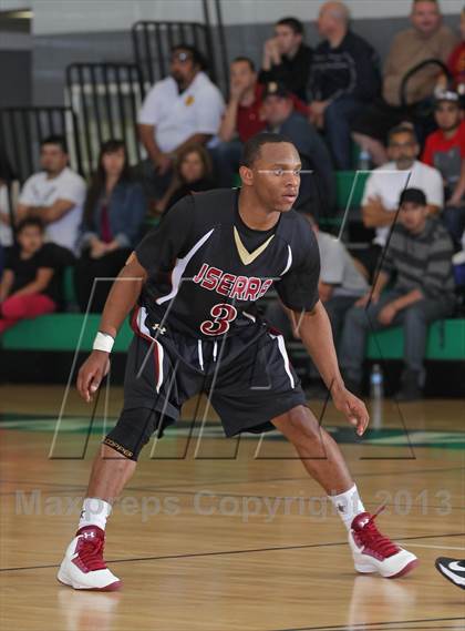 Thumbnail 3 in JSerra Catholic vs. Cantwell-Sacred Heart (MLK Showcase) photogallery.