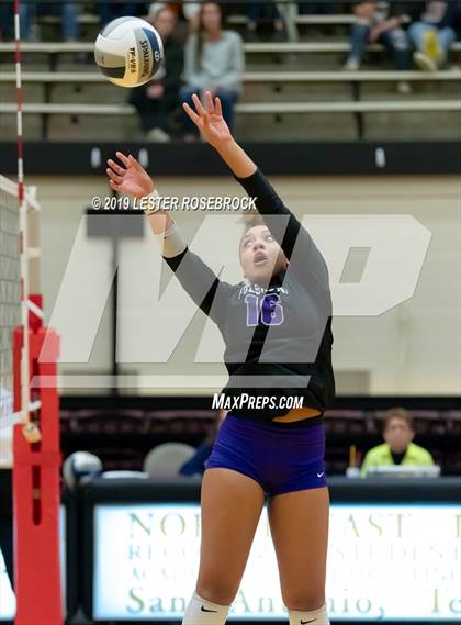 Thumbnail 3 in Caldwell vs. Fulshear (UIL 4A Regional Finals) photogallery.