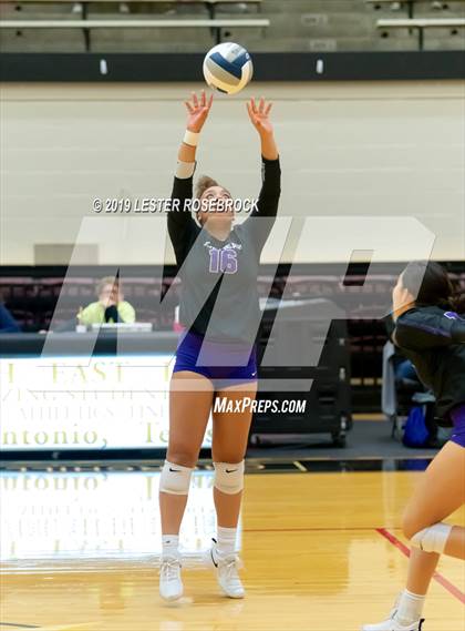 Thumbnail 3 in Caldwell vs. Fulshear (UIL 4A Regional Finals) photogallery.