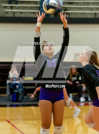 Thumbnail 1 in Caldwell vs. Fulshear (UIL 4A Regional Finals) photogallery.