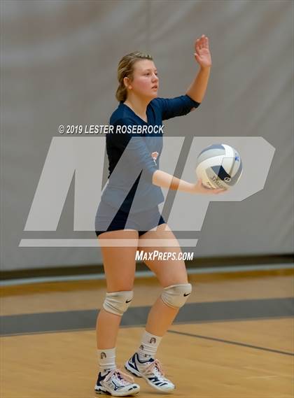 Thumbnail 3 in Caldwell vs. Fulshear (UIL 4A Regional Finals) photogallery.