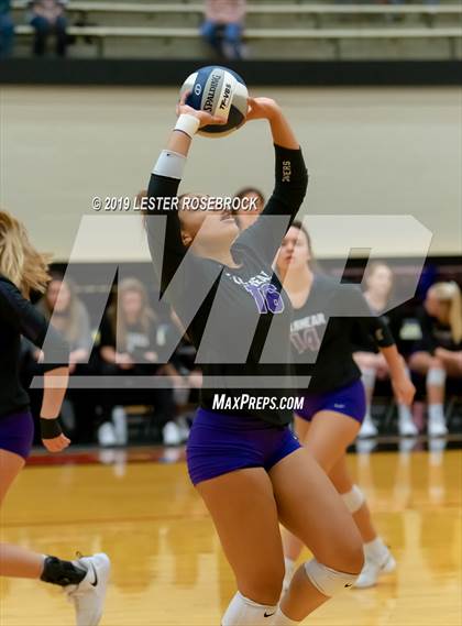 Thumbnail 3 in Caldwell vs. Fulshear (UIL 4A Regional Finals) photogallery.