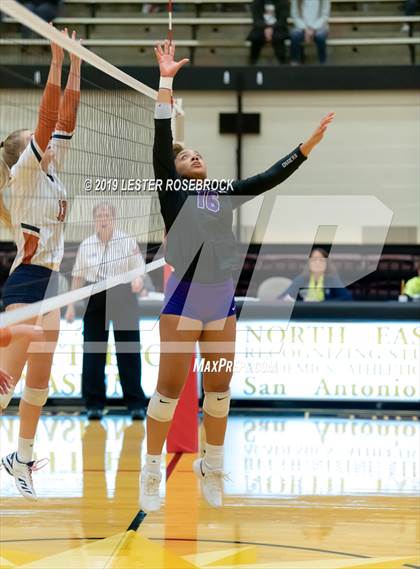 Thumbnail 1 in Caldwell vs. Fulshear (UIL 4A Regional Finals) photogallery.