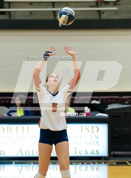 Thumbnail 2 in Caldwell vs. Fulshear (UIL 4A Regional Finals) photogallery.