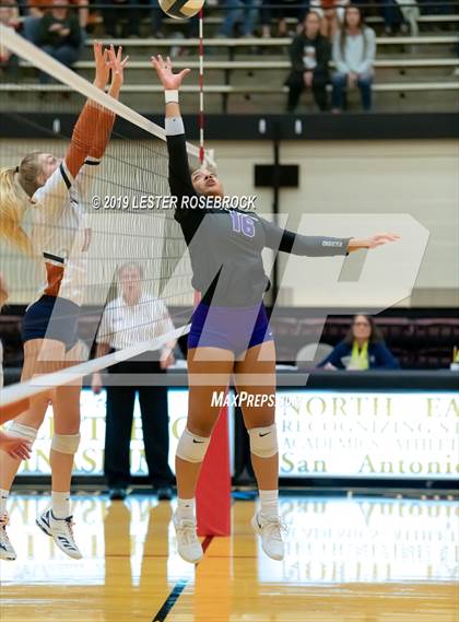 Thumbnail 2 in Caldwell vs. Fulshear (UIL 4A Regional Finals) photogallery.