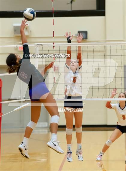 Thumbnail 2 in Caldwell vs. Fulshear (UIL 4A Regional Finals) photogallery.