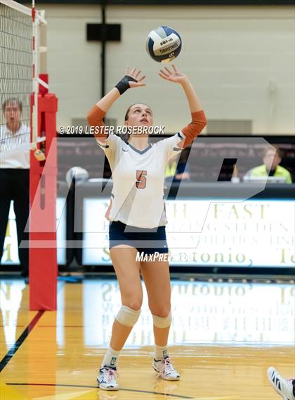 Thumbnail 2 in Caldwell vs. Fulshear (UIL 4A Regional Finals) photogallery.