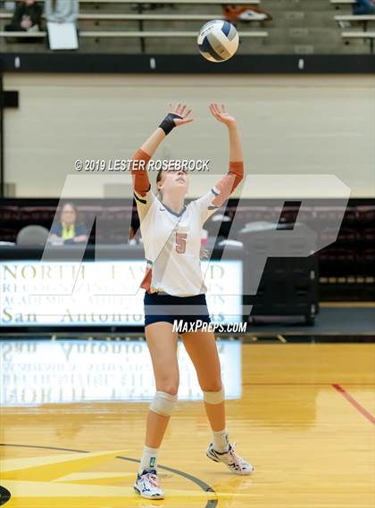 Thumbnail 3 in Caldwell vs. Fulshear (UIL 4A Regional Finals) photogallery.