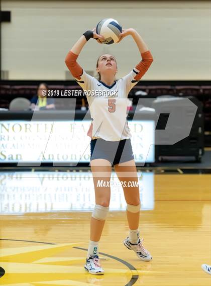 Thumbnail 1 in Caldwell vs. Fulshear (UIL 4A Regional Finals) photogallery.