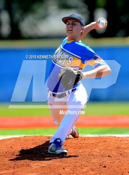 Thumbnail 3 in St. Michael @ St. Charles Catholic (LHSAA Division II Regional Playoff) photogallery.