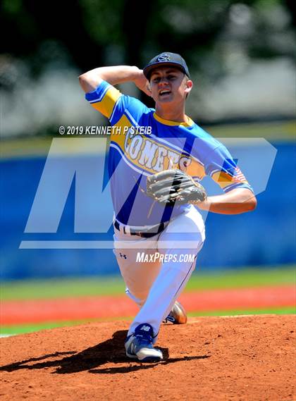 Thumbnail 3 in St. Michael @ St. Charles Catholic (LHSAA Division II Regional Playoff) photogallery.