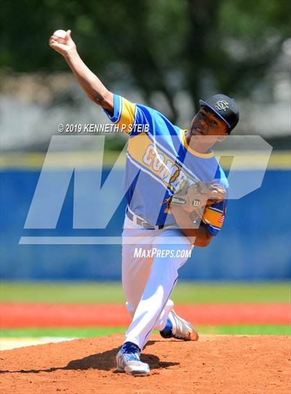 Thumbnail 3 in St. Michael @ St. Charles Catholic (LHSAA Division II Regional Playoff) photogallery.