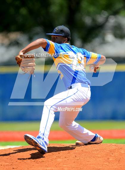 Thumbnail 1 in St. Michael @ St. Charles Catholic (LHSAA Division II Regional Playoff) photogallery.