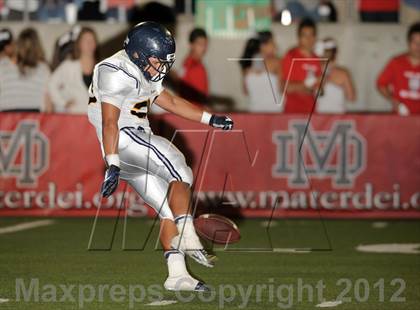 Thumbnail 2 in Mater Dei vs. Santa Monica photogallery.