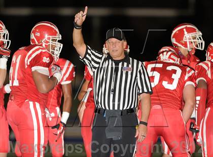 Thumbnail 2 in Mater Dei vs. Santa Monica photogallery.