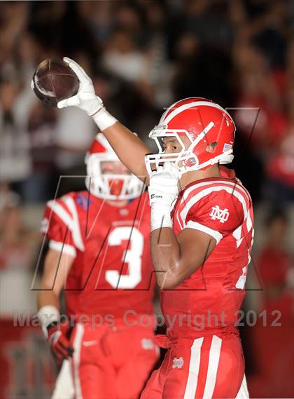 Thumbnail 3 in Mater Dei vs. Santa Monica photogallery.
