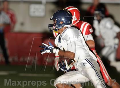 Thumbnail 3 in Mater Dei vs. Santa Monica photogallery.
